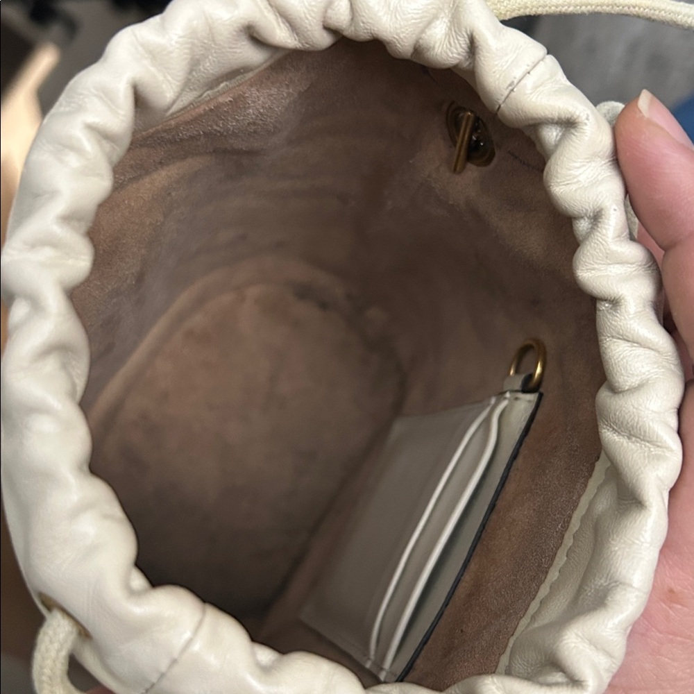 Gucci Cream Mini Bucket Bag with Gold Logo - Picture 7 of 9
